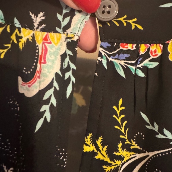 STUNNING!! Ann Taylor Loft   Black Floral Blouse    SMALL    #N - Picture 6 of 9